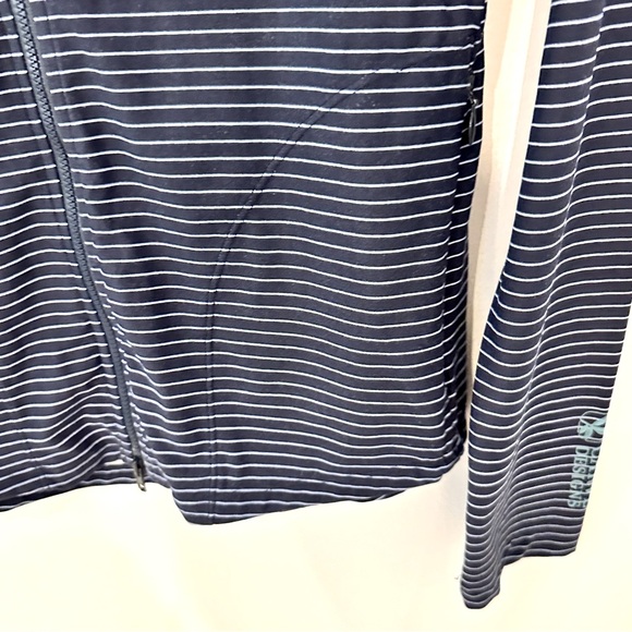 Navy Blue Carve sunshirt/rash guard - Picture 5 of 10